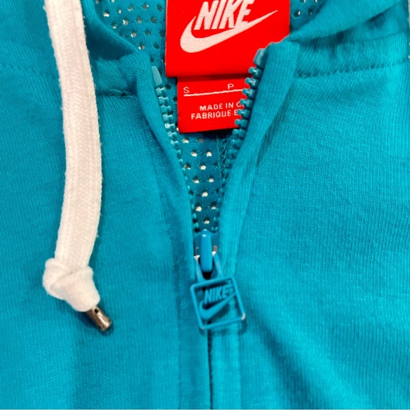Nike Sleeveless Hoodie / Coverup - Picture 6 of 6